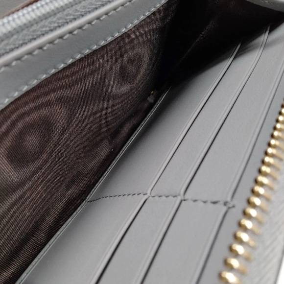 Gucci Light Gray Leather Zip Around Wallet - Picture 7 of 9